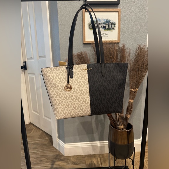 NWT Michael Kors Two-Tone Jet Set Travel Tote - Picture 1 of 4